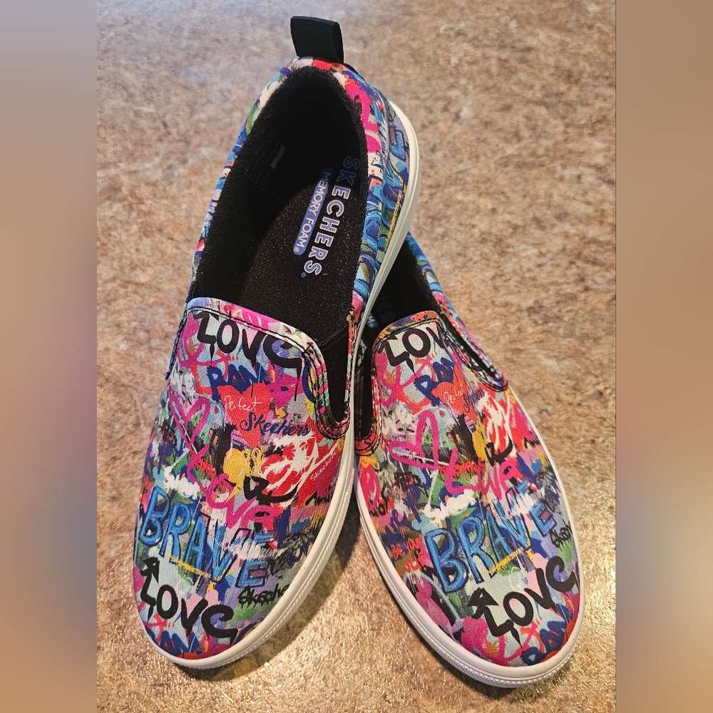 Sketchers Street - Poppy - Bold Love Size 8.5